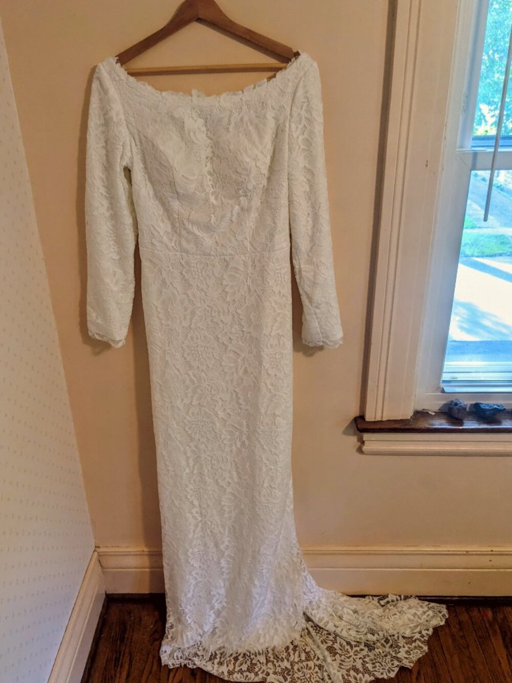 Merrys Lace Wedding Dress White Size 8 NWT long with train